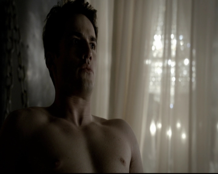 VampireDiariesWorld-dot-org_5x20WhatLiesBeneath0120.jpg