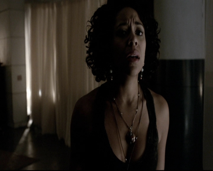 VampireDiariesWorld-dot-org_5x20WhatLiesBeneath0166.jpg