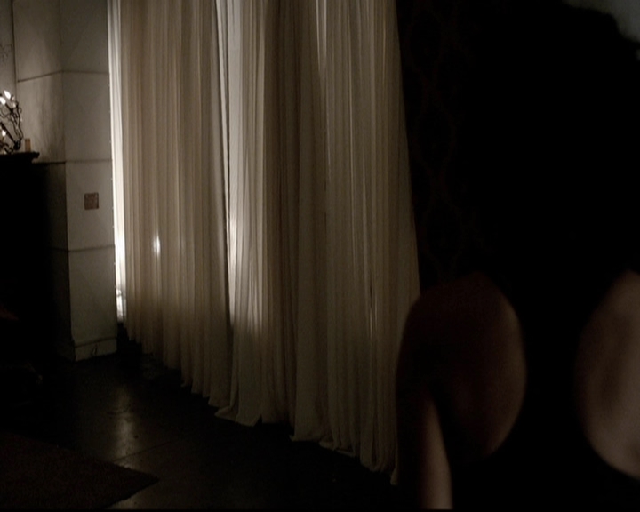 VampireDiariesWorld-dot-org_5x20WhatLiesBeneath0179.jpg