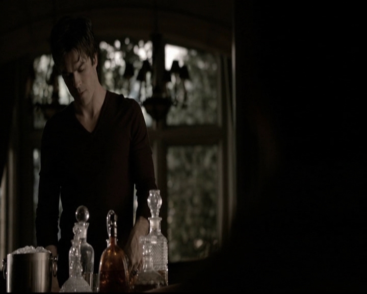 VampireDiariesWorld-dot-org_5x20WhatLiesBeneath0202.jpg