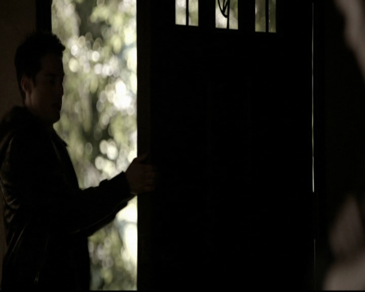 VampireDiariesWorld-dot-org_5x20WhatLiesBeneath0265.jpg