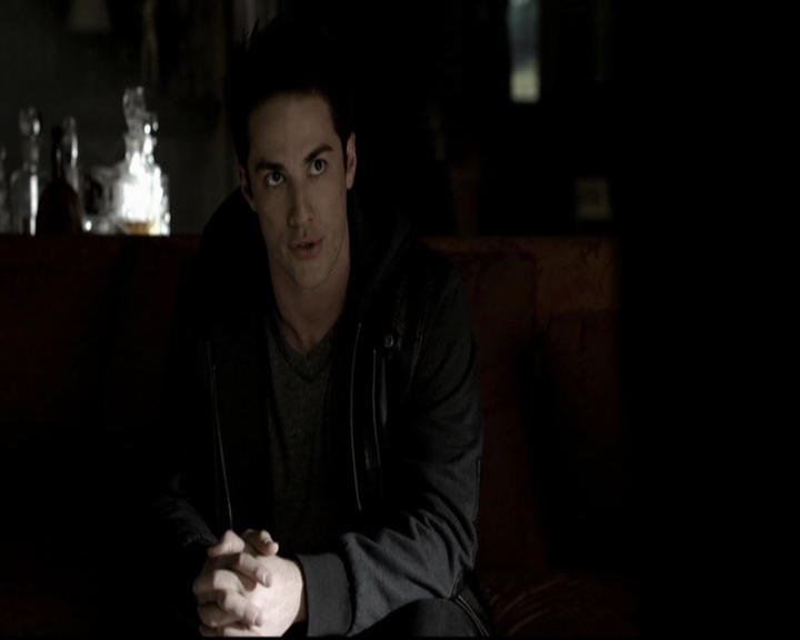 VampireDiariesWorld-dot-org_5x20WhatLiesBeneath0282.jpg