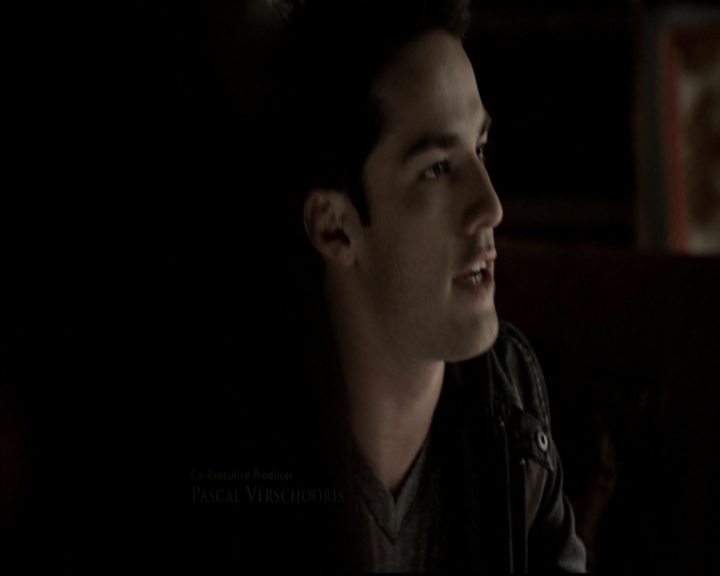 VampireDiariesWorld-dot-org_5x20WhatLiesBeneath0289.jpg