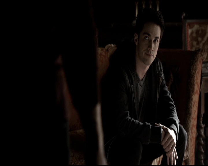 VampireDiariesWorld-dot-org_5x20WhatLiesBeneath0307.jpg