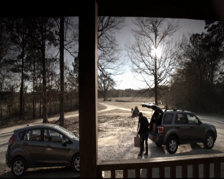 VampireDiariesWorld-dot-org_5x20WhatLiesBeneath0349.jpg