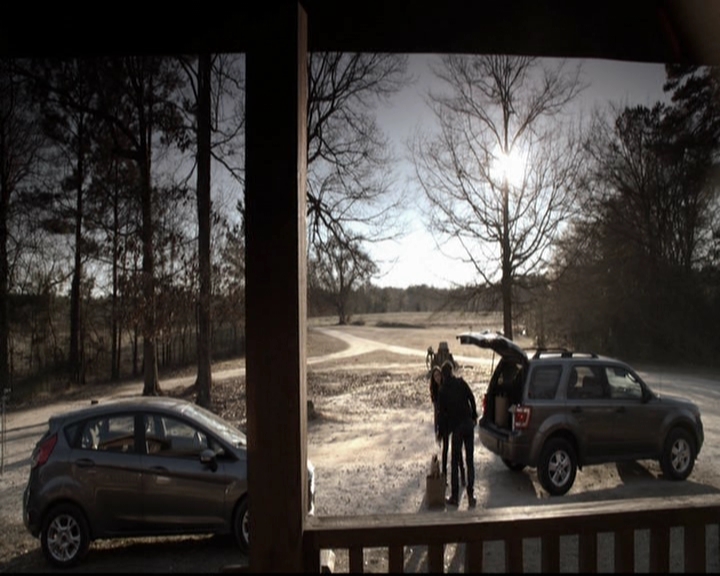 VampireDiariesWorld-dot-org_5x20WhatLiesBeneath0350.jpg