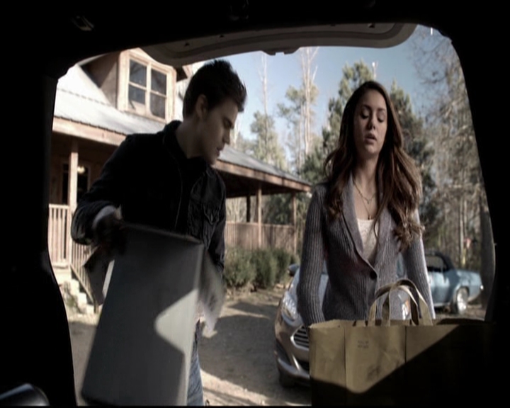 VampireDiariesWorld-dot-org_5x20WhatLiesBeneath0353.jpg