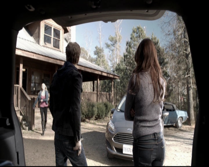 VampireDiariesWorld-dot-org_5x20WhatLiesBeneath0366.jpg