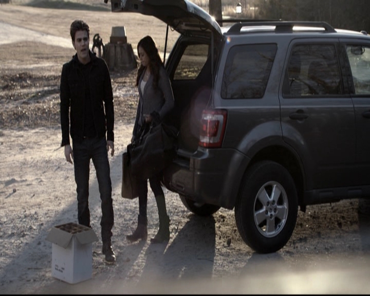 VampireDiariesWorld-dot-org_5x20WhatLiesBeneath0423.jpg