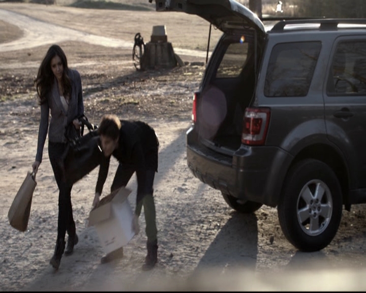 VampireDiariesWorld-dot-org_5x20WhatLiesBeneath0425.jpg