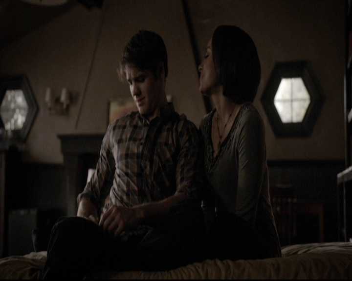 VampireDiariesWorld-dot-org_5x20WhatLiesBeneath0611.jpg