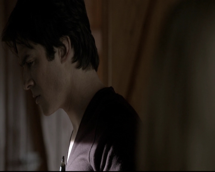 VampireDiariesWorld-dot-org_5x20WhatLiesBeneath0842.jpg