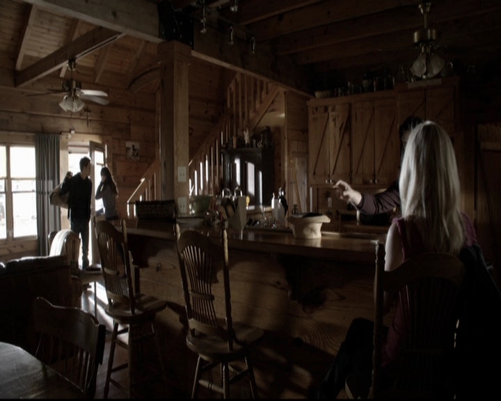 VampireDiariesWorld-dot-org_5x20WhatLiesBeneath0848.jpg