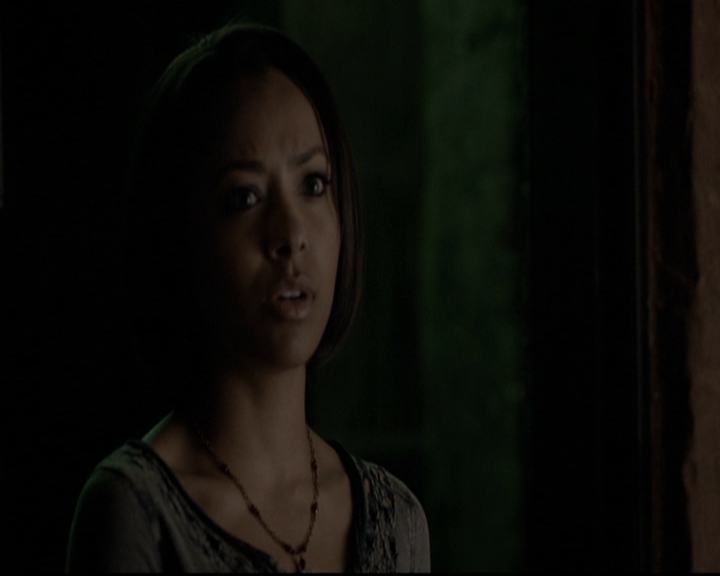 VampireDiariesWorld-dot-org_5x20WhatLiesBeneath0906.jpg