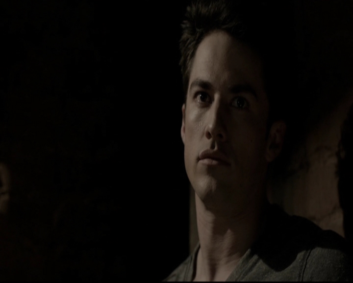 VampireDiariesWorld-dot-org_5x20WhatLiesBeneath0907.jpg