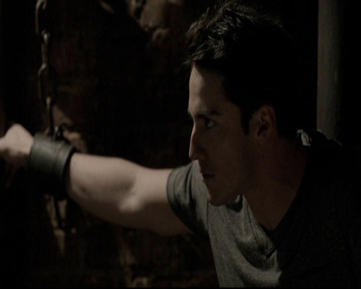 VampireDiariesWorld-dot-org_5x20WhatLiesBeneath0957.jpg