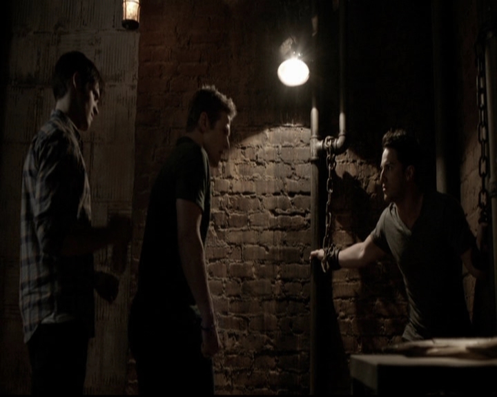 VampireDiariesWorld-dot-org_5x20WhatLiesBeneath0959.jpg