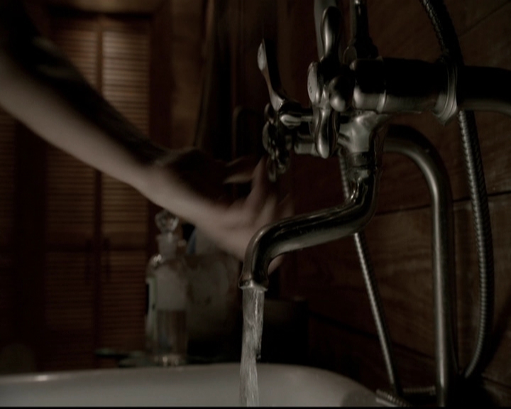 VampireDiariesWorld-dot-org_5x20WhatLiesBeneath1183.jpg