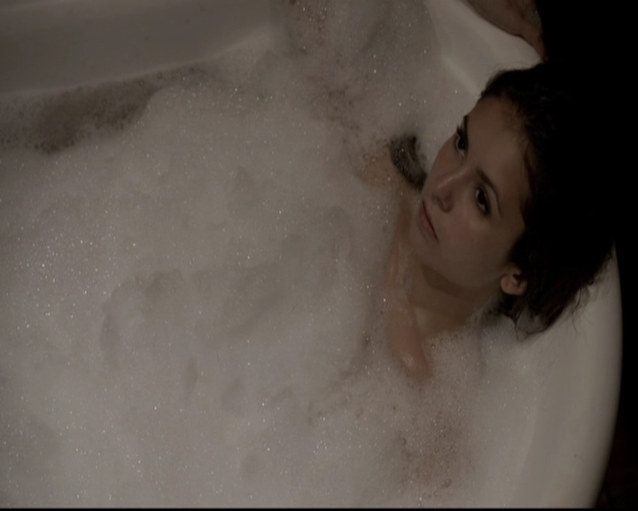 VampireDiariesWorld-dot-org_5x20WhatLiesBeneath1203.jpg