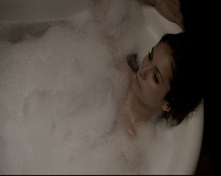 VampireDiariesWorld-dot-org_5x20WhatLiesBeneath1206.jpg