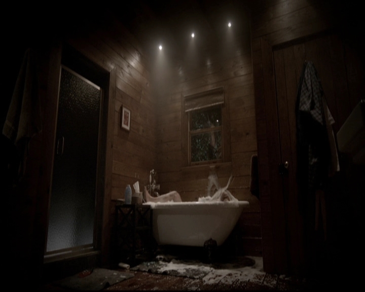 VampireDiariesWorld-dot-org_5x20WhatLiesBeneath1226.jpg