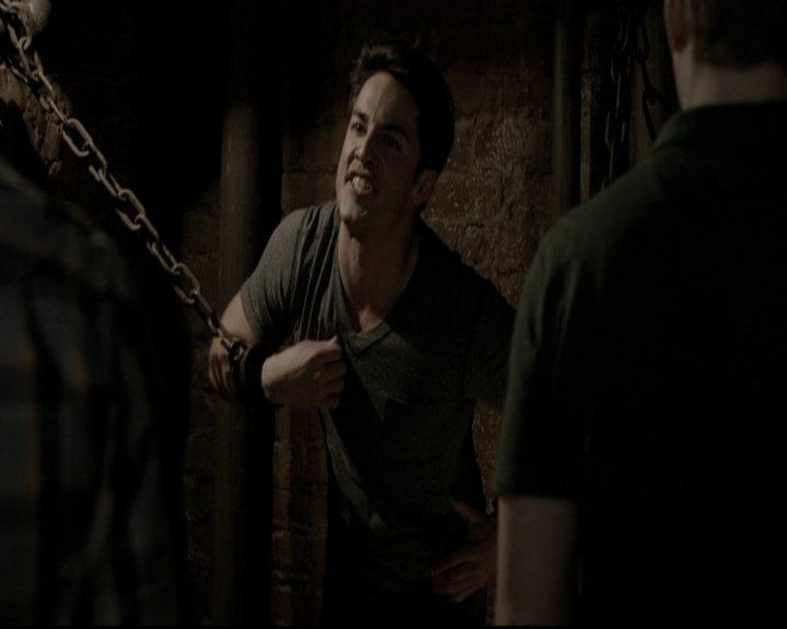 VampireDiariesWorld-dot-org_5x20WhatLiesBeneath1323.jpg