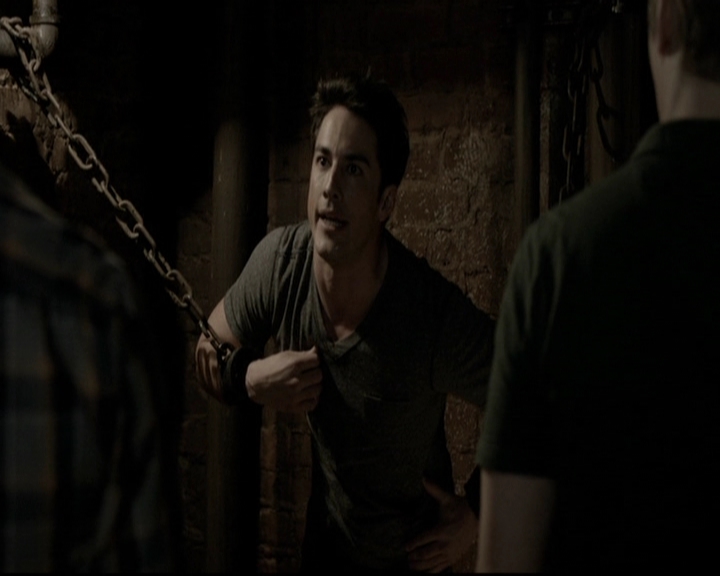 VampireDiariesWorld-dot-org_5x20WhatLiesBeneath1324.jpg