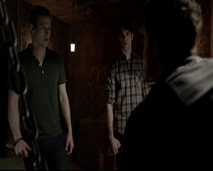 VampireDiariesWorld-dot-org_5x20WhatLiesBeneath1330.jpg