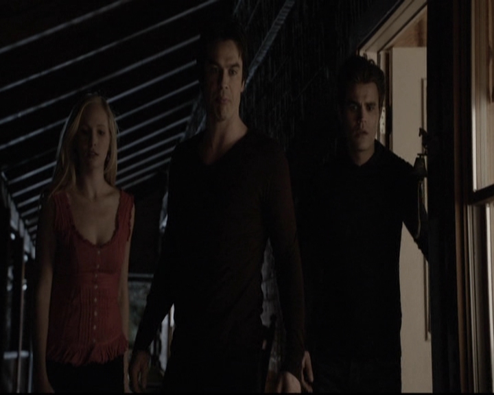 VampireDiariesWorld-dot-org_5x20WhatLiesBeneath1437.jpg