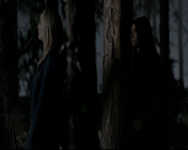 VampireDiariesWorld-dot-org_5x20WhatLiesBeneath1488.jpg