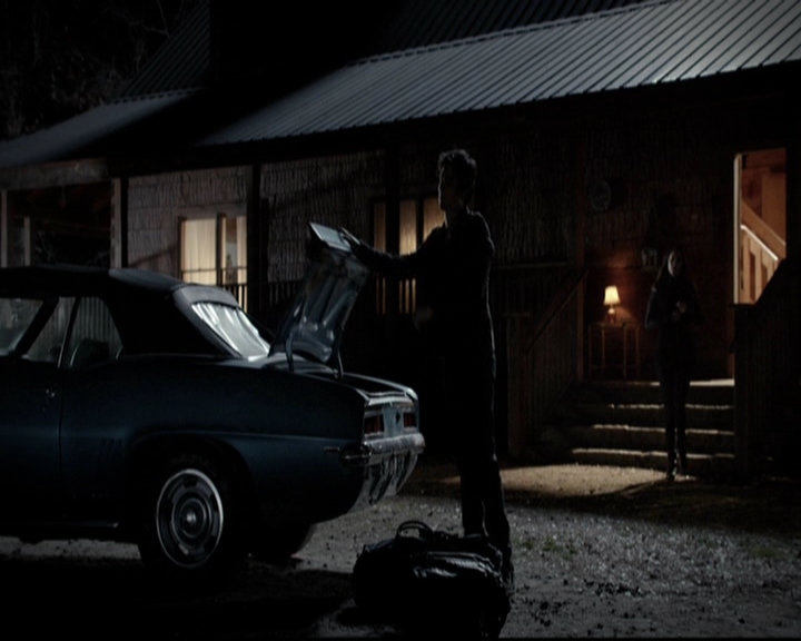 VampireDiariesWorld-dot-org_5x20WhatLiesBeneath2141.jpg