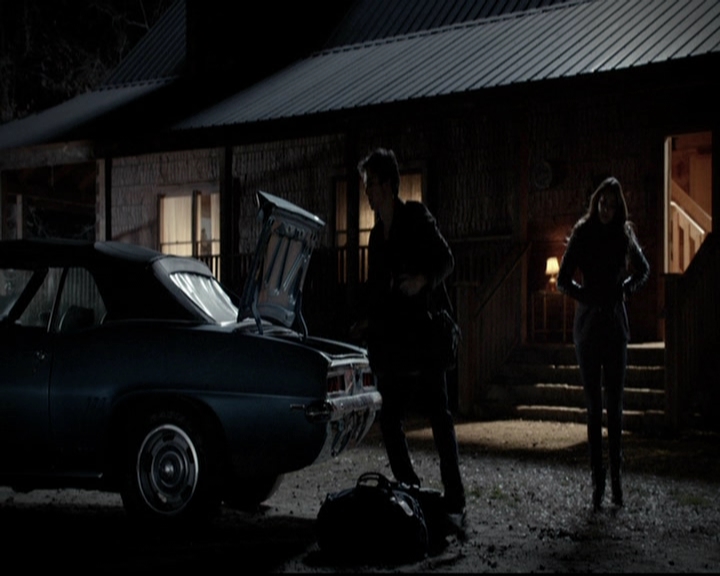 VampireDiariesWorld-dot-org_5x20WhatLiesBeneath2144.jpg