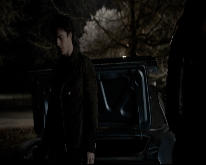 VampireDiariesWorld-dot-org_5x20WhatLiesBeneath2153.jpg