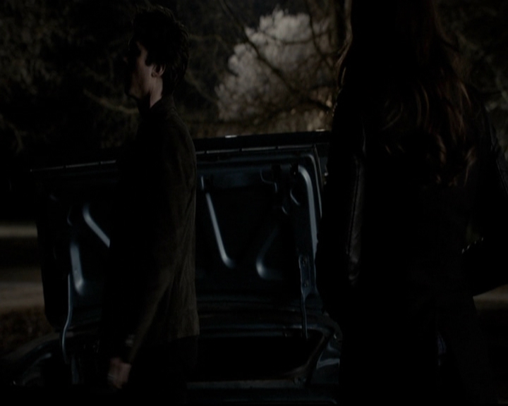 VampireDiariesWorld-dot-org_5x20WhatLiesBeneath2169.jpg