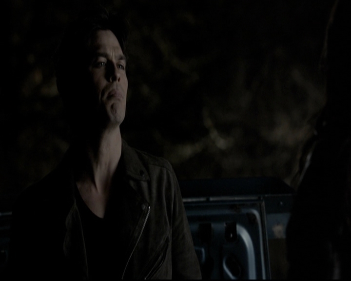 VampireDiariesWorld-dot-org_5x20WhatLiesBeneath2173.jpg