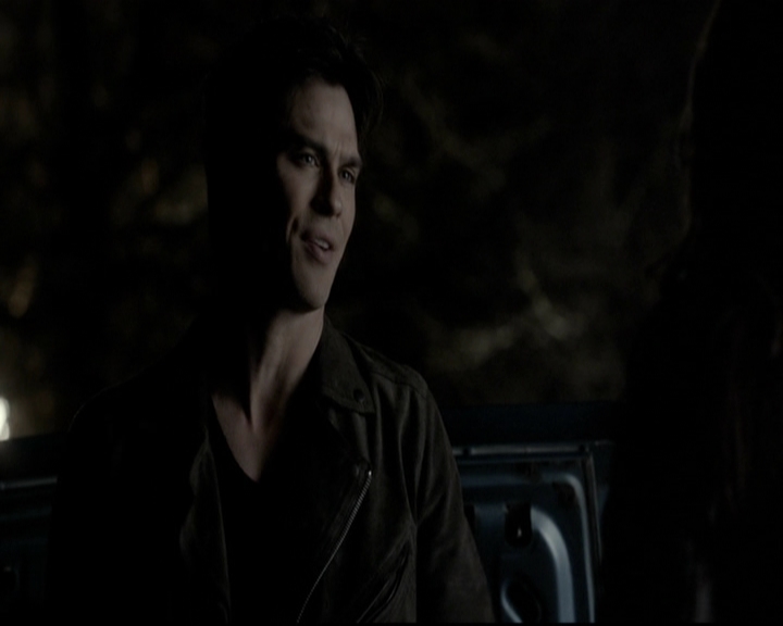 VampireDiariesWorld-dot-org_5x20WhatLiesBeneath2176.jpg