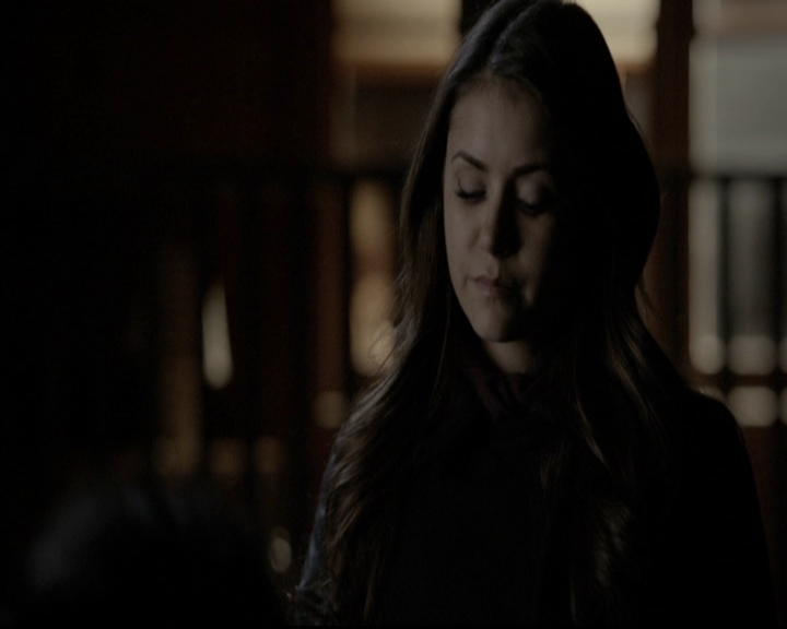 VampireDiariesWorld-dot-org_5x20WhatLiesBeneath2194.jpg