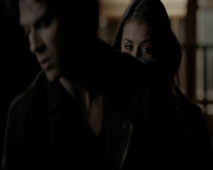 VampireDiariesWorld-dot-org_5x20WhatLiesBeneath2195.jpg