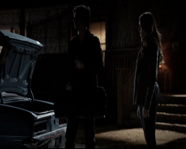 VampireDiariesWorld-dot-org_5x20WhatLiesBeneath2198.jpg