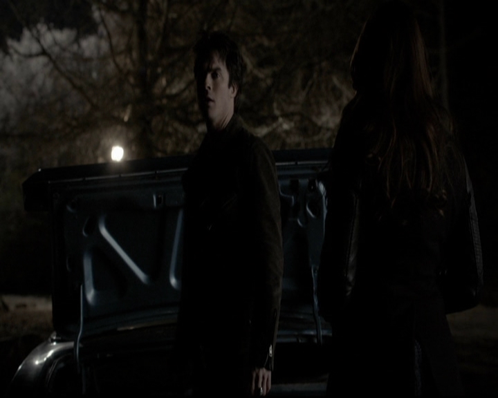 VampireDiariesWorld-dot-org_5x20WhatLiesBeneath2201.jpg