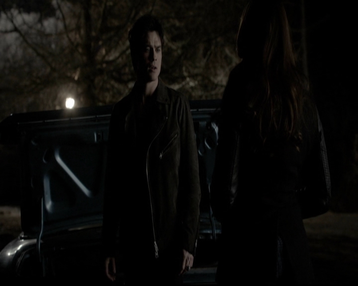 VampireDiariesWorld-dot-org_5x20WhatLiesBeneath2214.jpg