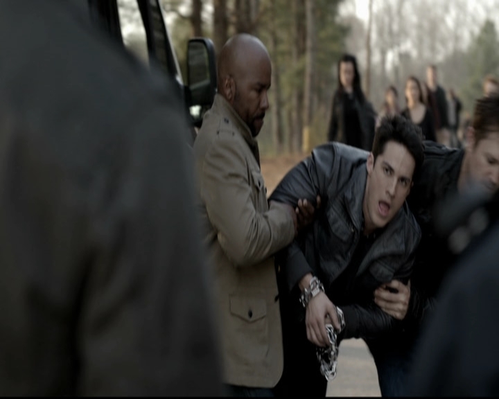 VampireDiariesWorld-dot-org_5x22Home0390.jpg