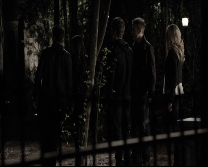 VampireDiariesWorld-dot-org_5x22Home2264.jpg