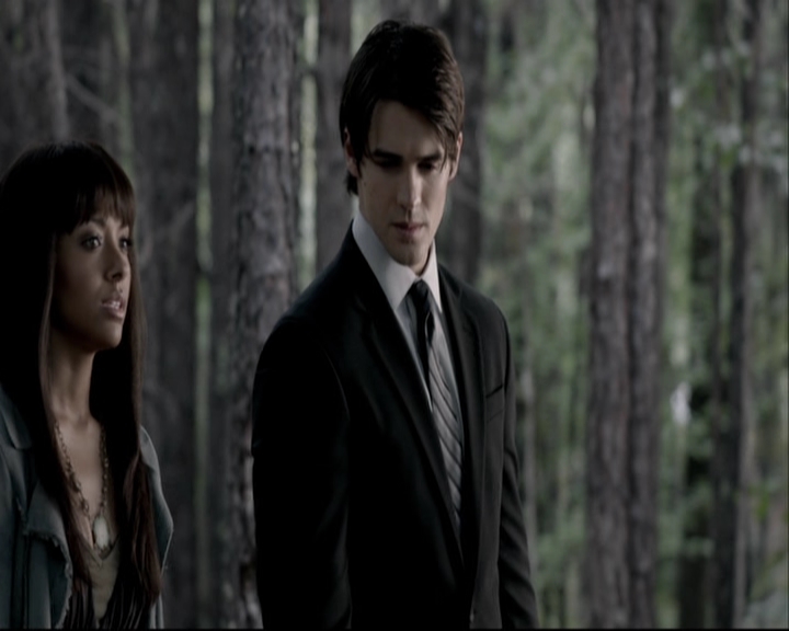 VampireDiariesWorld-dot-org_S5-TheVampireDiariesToTheOtherSideAndBack0300.jpg