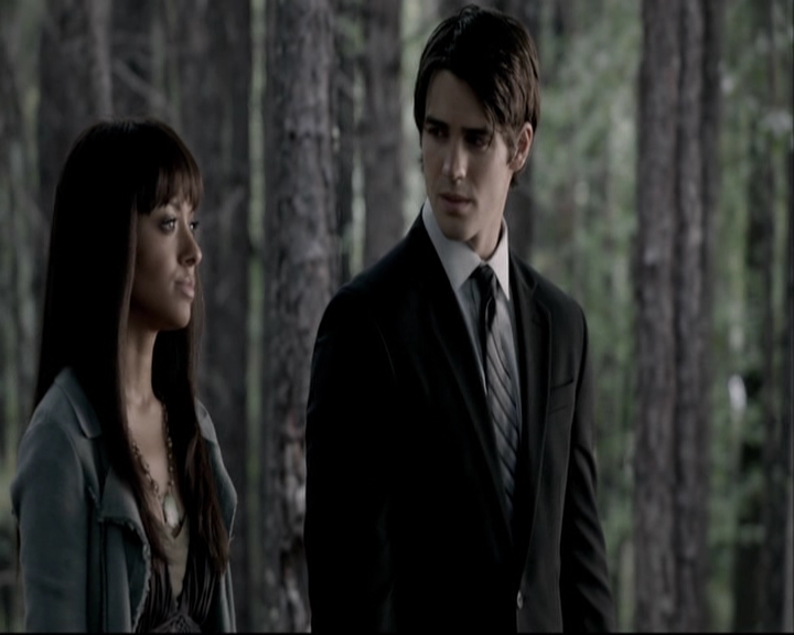 VampireDiariesWorld-dot-org_S5-TheVampireDiariesToTheOtherSideAndBack0301.jpg