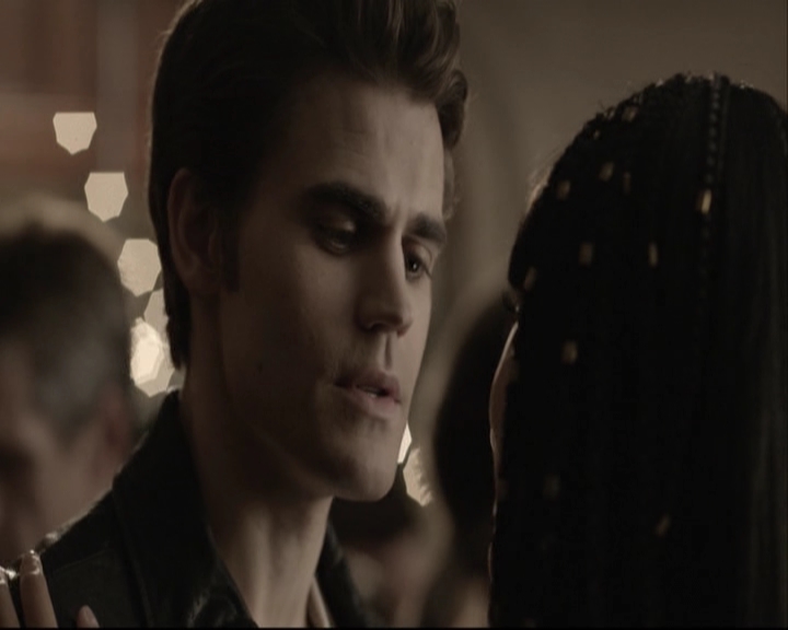 VampireDiariesWorld-dot-org_S5-SeconBite_GAGReel0147.jpg