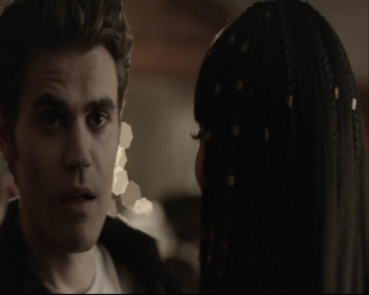 VampireDiariesWorld-dot-org_S5-SeconBite_GAGReel0150.jpg