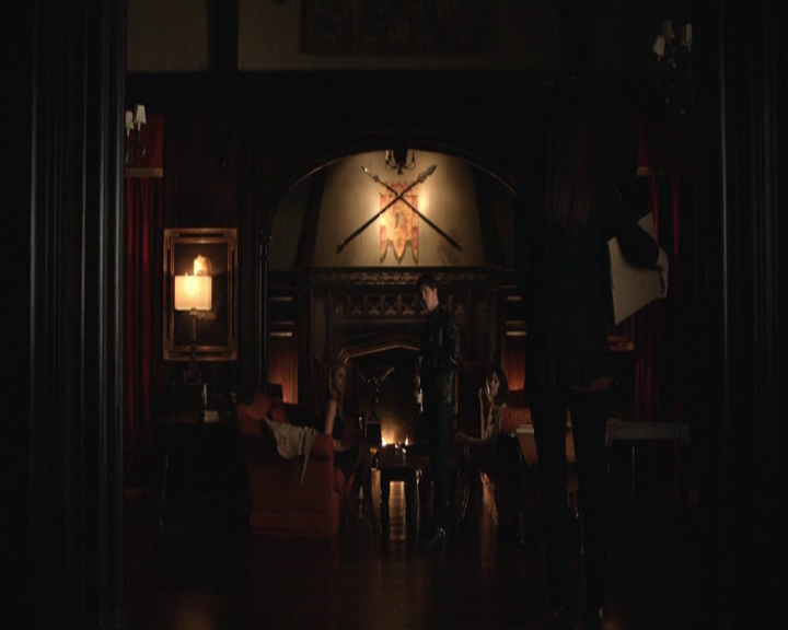 VampireDiariesWorld-dot-nl_7x01DayOneOfTwentyThousandGiveOrTake-deletedscenes0029.jpg