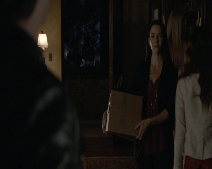 VampireDiariesWorld-dot-nl_7x01DayOneOfTwentyThousandGiveOrTake-deletedscenes0039.jpg