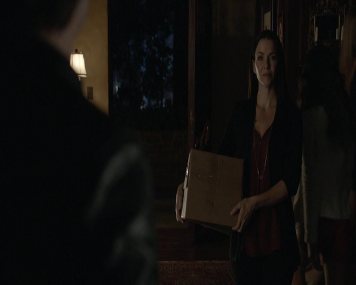 VampireDiariesWorld-dot-nl_7x01DayOneOfTwentyThousandGiveOrTake-deletedscenes0040.jpg